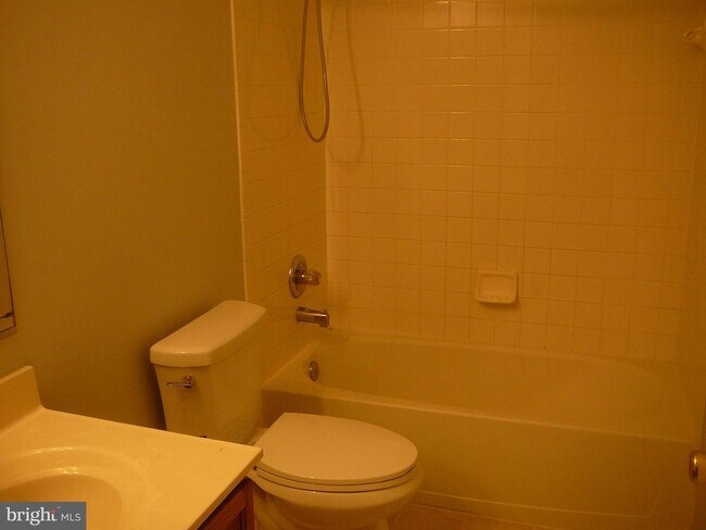Building Photo - 406 Park Cove Dr