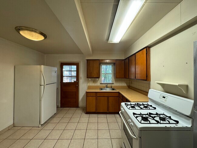 Building Photo - 505 Cato St