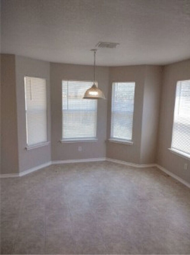 Building Photo - Spacious Two-Story Home in Prime Laurel Ca...