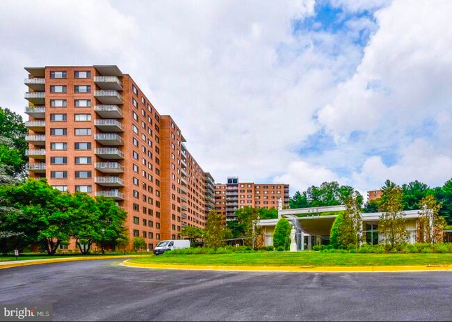 Building Photo - 4201 Cathedral Ave NW