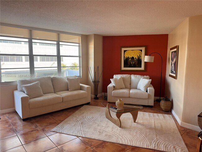 Building Photo - 3725 S Ocean Dr