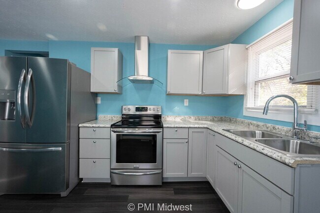 Building Photo - "Charming 3-Bed, 2-Bath Home in Indianapol...