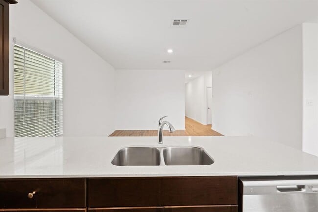 Building Photo - 504 Blanco Vista