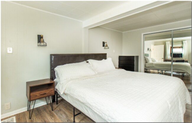 Building Photo - 3833 W 133rd St