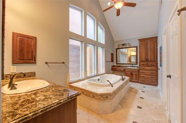 Building Photo - 607 Barkers Cove