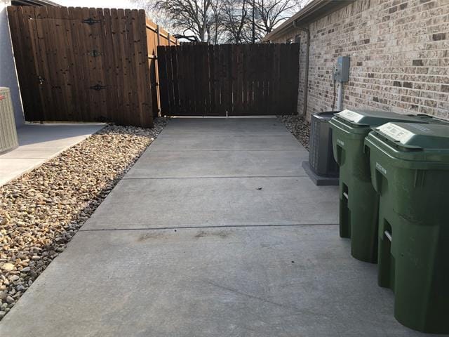 Building Photo - 5736 Bonnie Dr