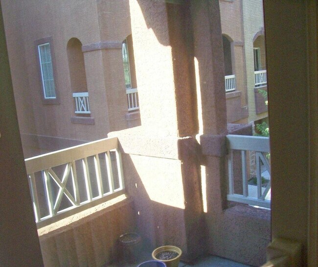 Building Photo - 1920 E Bell Rd