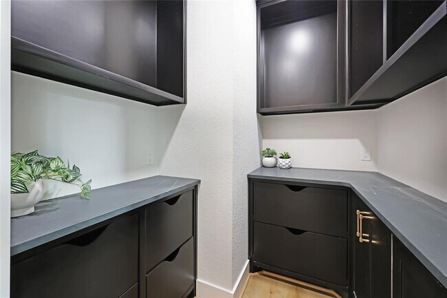 Building Photo - 5510 Harvest Oak Landing Dr