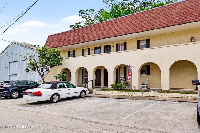 Building Photo - 1557 El Prado Rd