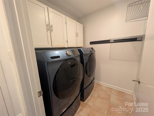 Building Photo - 3023 Shallowood Ln