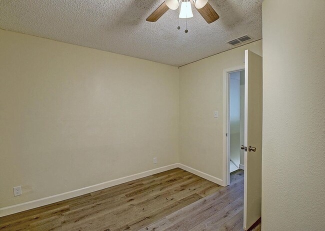 Building Photo - 2314 Capitan Dr