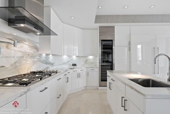 Building Photo - 17749 Collins Ave