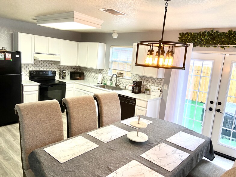 Building Photo - 410 Mahogany Chest