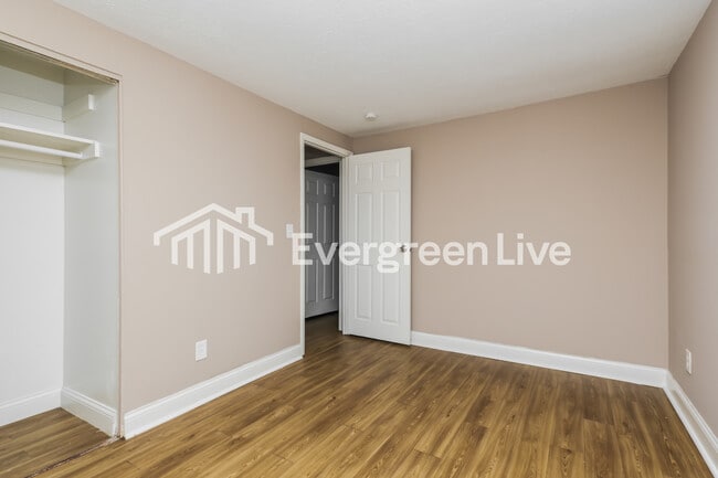 Building Photo - 4760 Rolling St