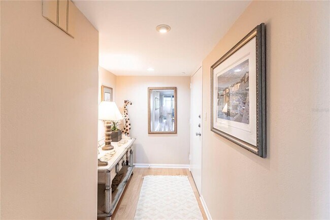 Building Photo - 1055 W Peppertree Dr