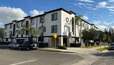 Building Photo - 5330 Satsuma Ave