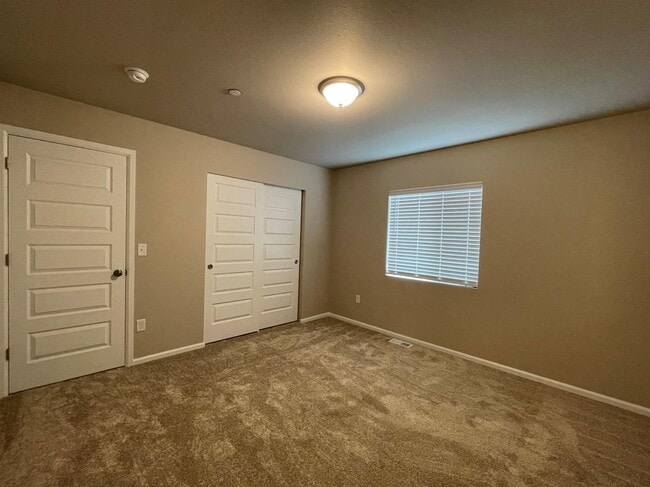 Building Photo - 913 Timberline Ave