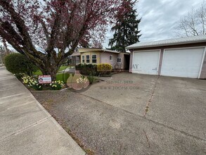 Building Photo - Hubbard Home with 2-Bay Shop, Office, & Massive Yard!