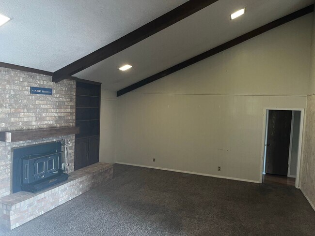 Building Photo - 3834 Lake Ridge Dr