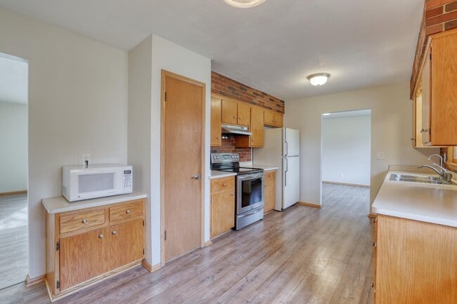 Building Photo - 4465 N 144th St