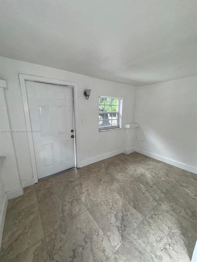 Primary Photo - 1315 SW 3rd St