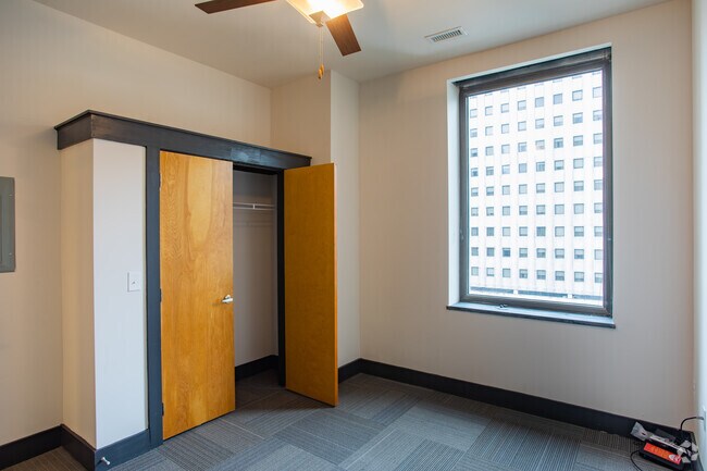 1BR, 1BA - 8th and Main