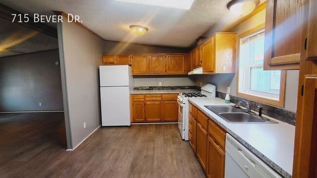 Building Photo - 715 Bever Dr