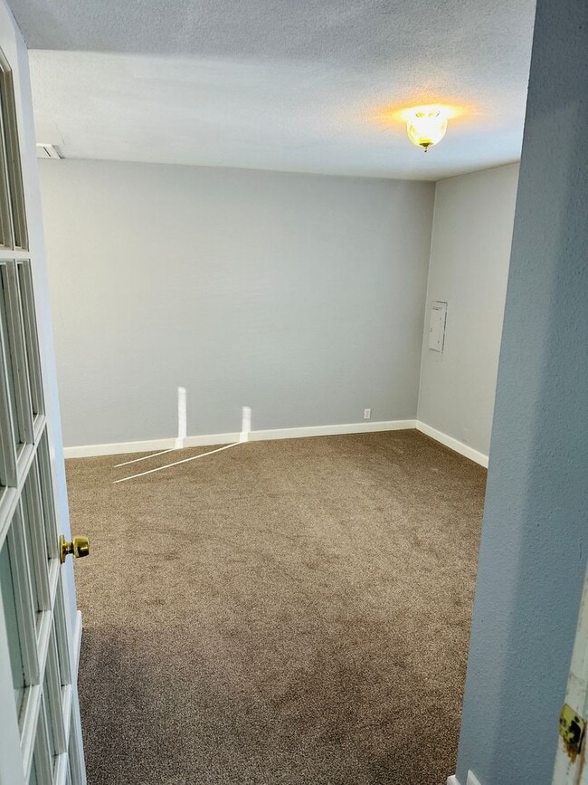 Building Photo - Charming Updated Home Centrally Located