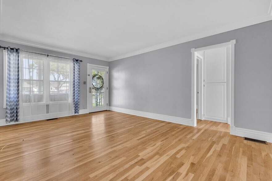 Building Photo - 4220 Los Coyotes Diagonal