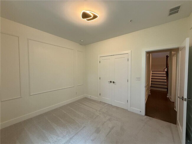Building Photo - 1190 Harper Dr