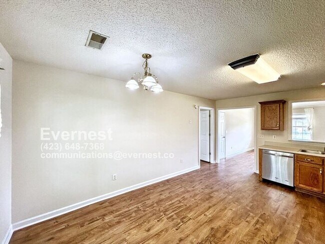Building Photo - 3-Bedroom, 2-Bath Home with Modern Applian...