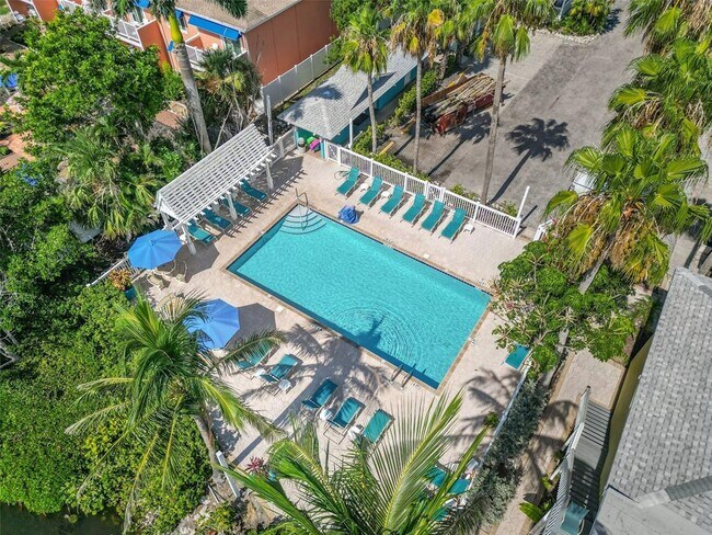 Building Photo - 1603 Gulf Dr N