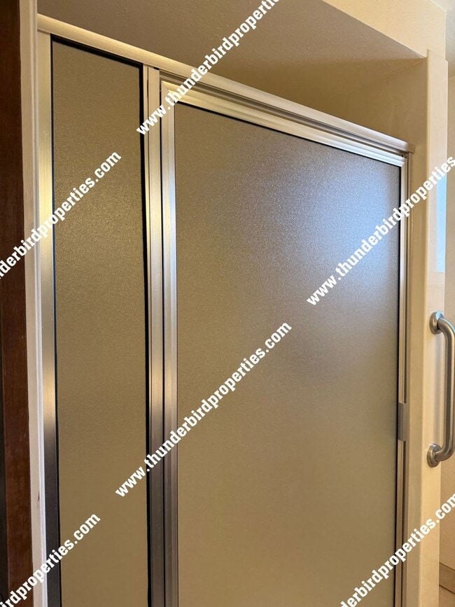 Building Photo - Desired NE location near Sandia High School and Uptown - MOVE IN SPECIAL $250.00 off first months...