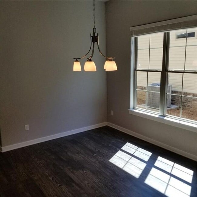 Building Photo - Nice 3 bedroom 3.5 bath near campus in Fayetteville