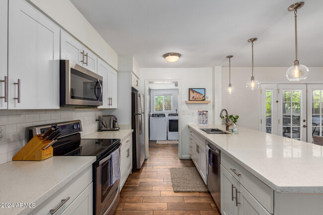 Building Photo - 2126 S Stanley Pl