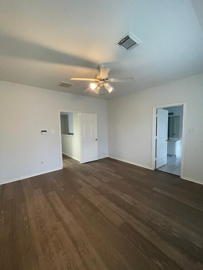 Building Photo - 2926 Loganberry Park Ln