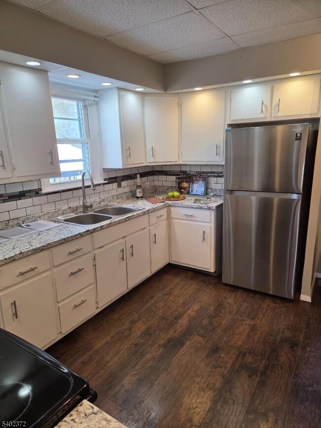 Building Photo - 150 Center St