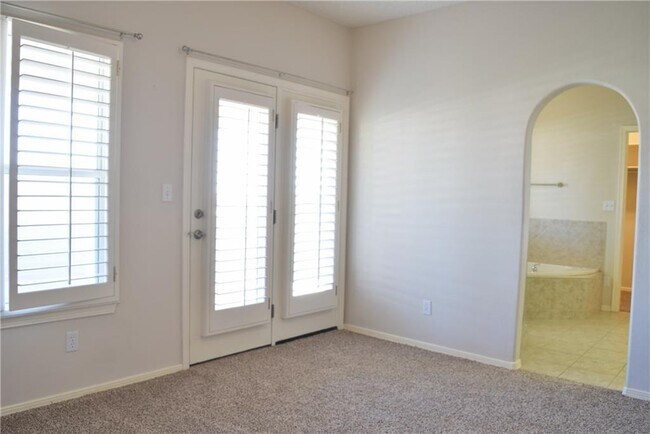 Building Photo - 6332 Franklin Vista Dr