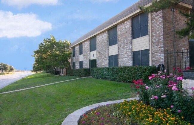 Building Photo - 1808 S Las Vegas Trail