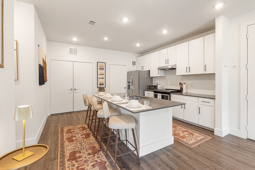 Building Photo - 7522 1/2 West Slaughter Lane-SI FL1-ID1537446P