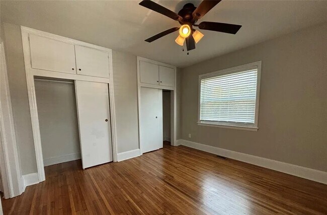 Building Photo - 3427 Eastway Dr