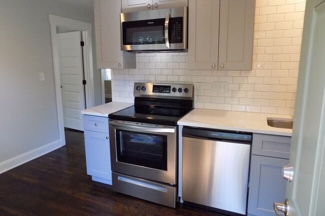 Building Photo - Beautifully Renovated Apartment in Wilmore!