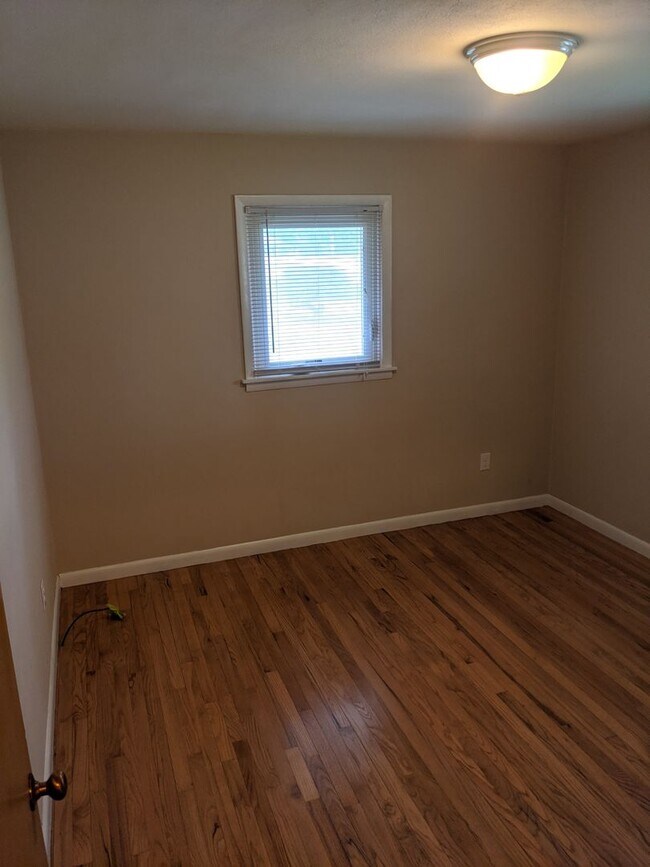 Building Photo - 1807 Lynwood Dr