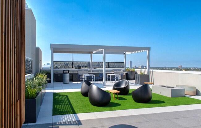 Building Photo - 714 Richmond Ave.