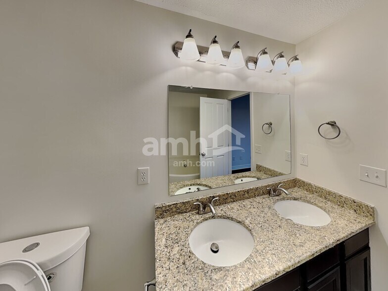 Building Photo - 629 Lanning St