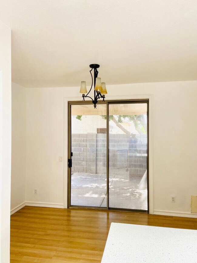 Building Photo - 3-bedroom, 2.5 bath in northeast Mesa