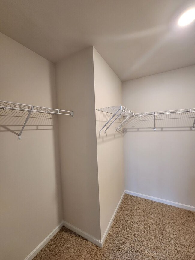 Building Photo - **6 Month Lease** Hendersonville Rental!