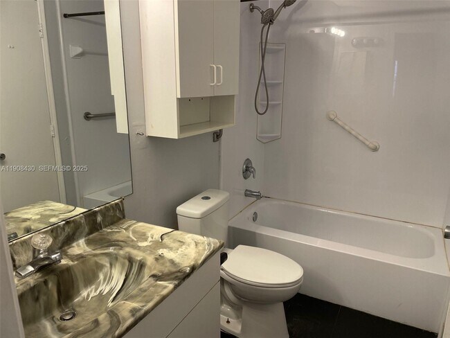 Building Photo - 1140 NW 85th Ave