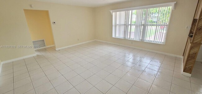 Building Photo - 4373 NW 45th Ave