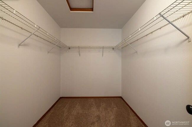 Building Photo - 4 Bed + Bonus Room, 2.5 Bath Home in Coyote Ridge w/ Park Access & Garage!